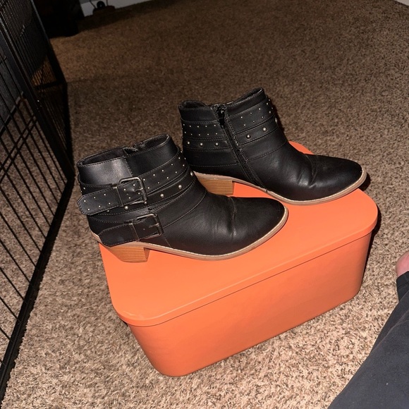 Rocket Dog Ankle Boot Black Women’s 8 Studs Zipper Belted Buckles Worn Twice - Picture 8 of 14